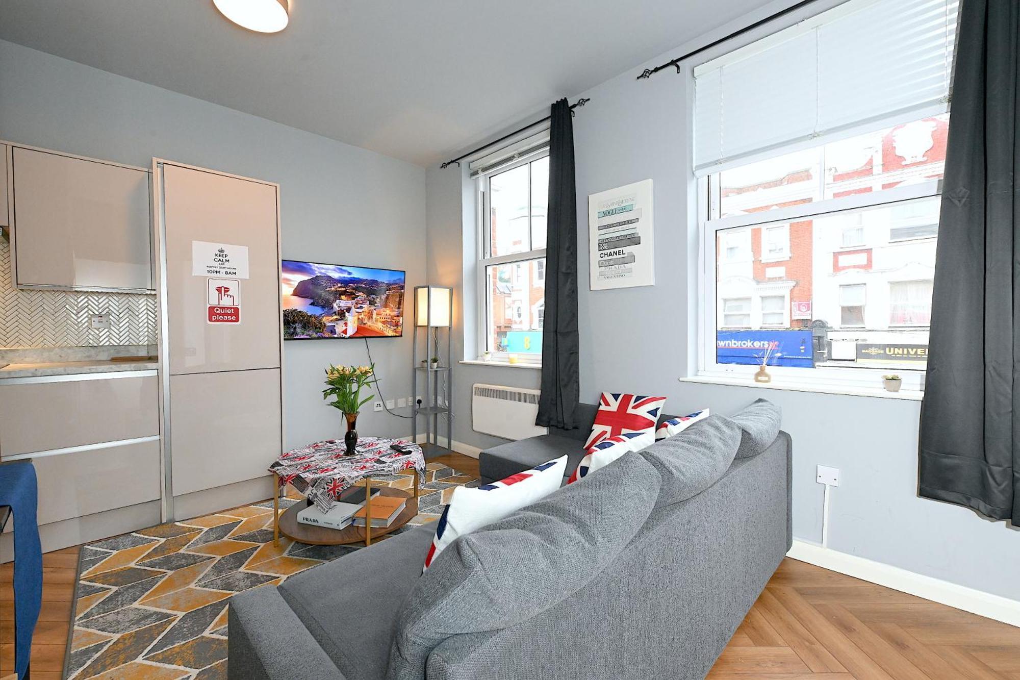 1 Bedroom Flat In Wood Green Piccadilly Line Londra Esterno foto