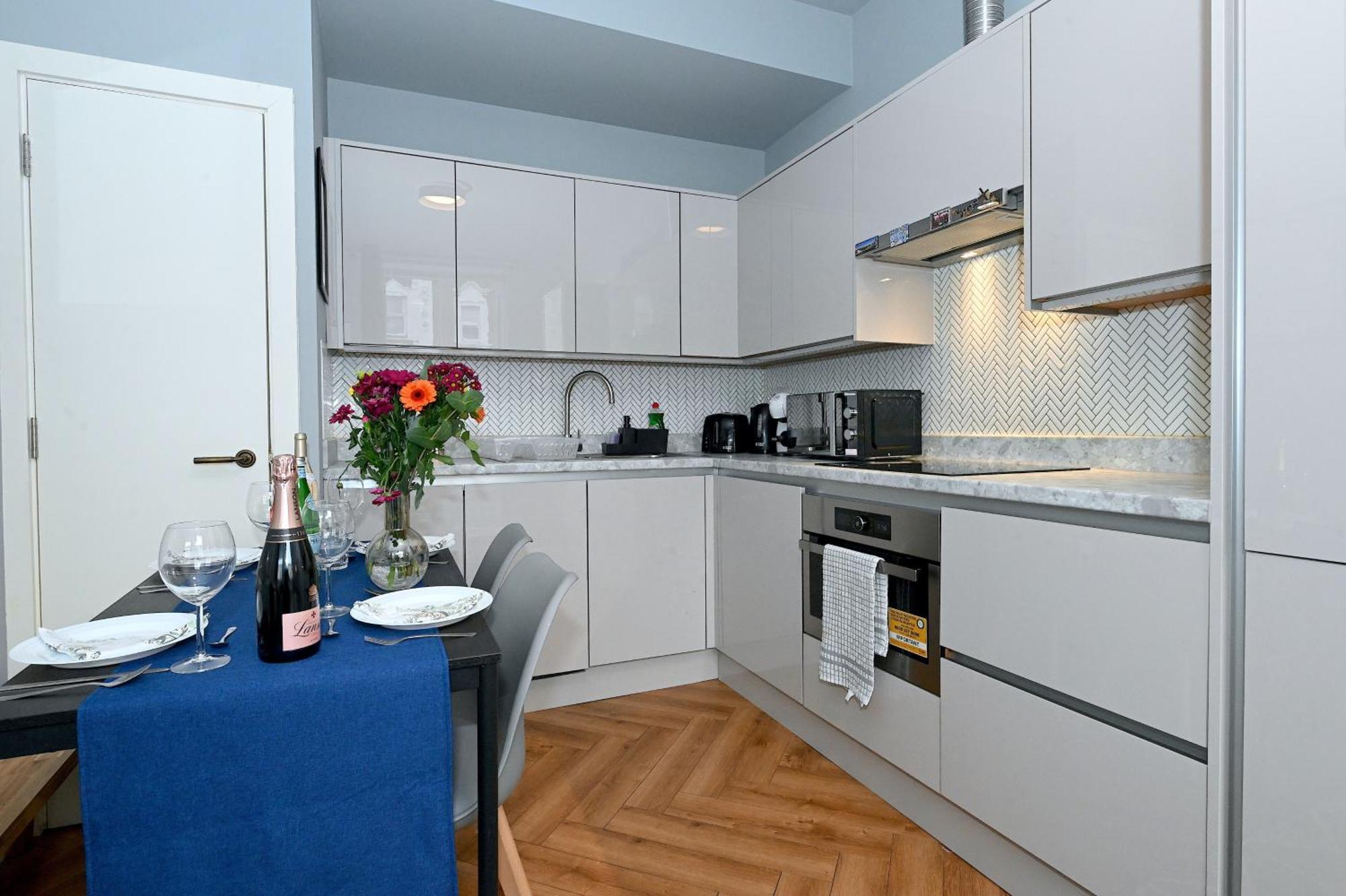 1 Bedroom Flat In Wood Green Piccadilly Line Londra Esterno foto